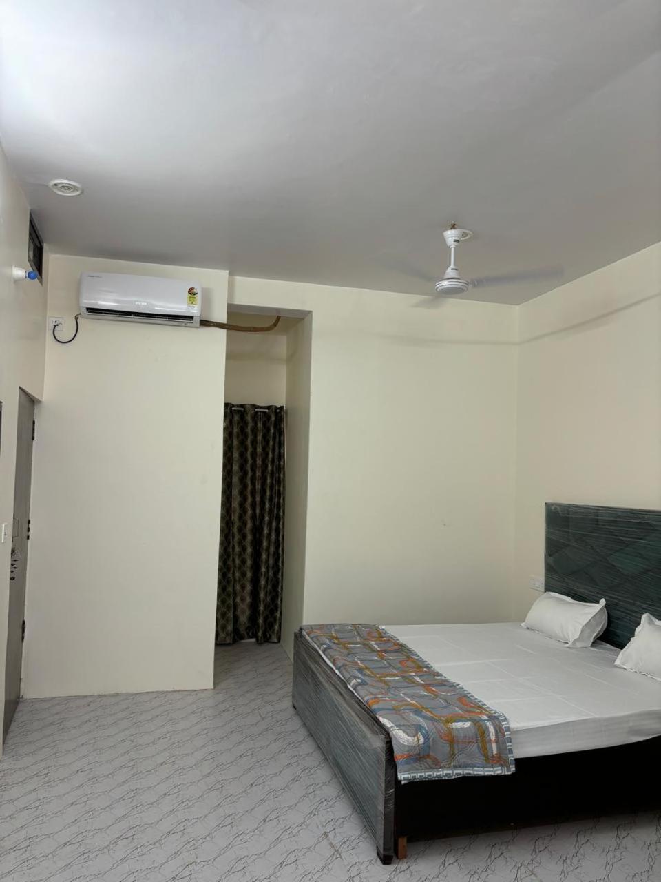 Homestay Pipewalas House *